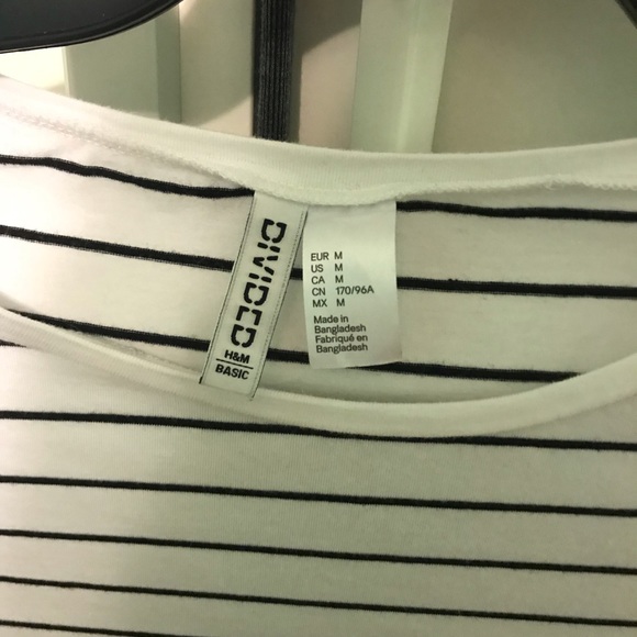 💋3/$15💋 H&M black and white striped shirt - Picture 4 of 4